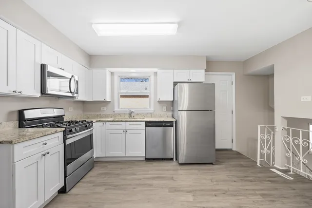 $304,900 | 13601 Loomis Lane, Crestwood, IL 60418