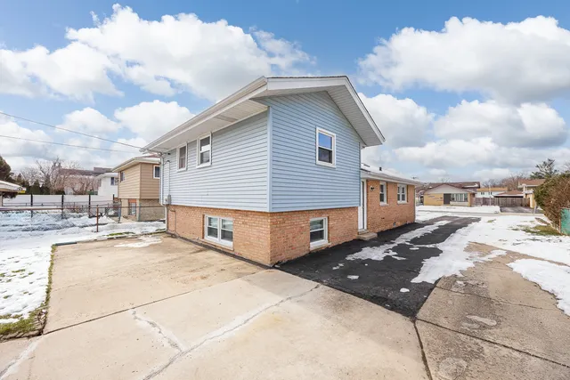 $304,900 | 13601 Loomis Lane, Crestwood, IL 60418