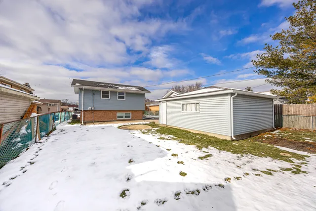 $304,900 | 13601 Loomis Lane, Crestwood, IL 60418