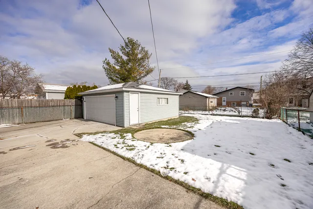 $304,900 | 13601 Loomis Lane, Crestwood, IL 60418