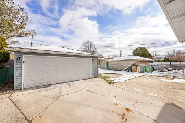 $304,900 | 13601 Loomis Lane, Crestwood, IL 60418