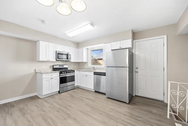 $304,900 | 13601 Loomis Lane, Crestwood, IL 60418