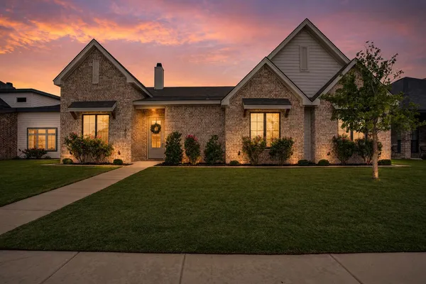 $439,900 | 7605 52nd Street, Lubbock, TX 79407