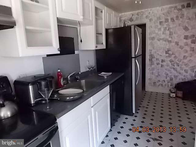 4309 Cedar Garden Road Baltimore, MD 21229 - Photo 3 of 5 Kitchen
