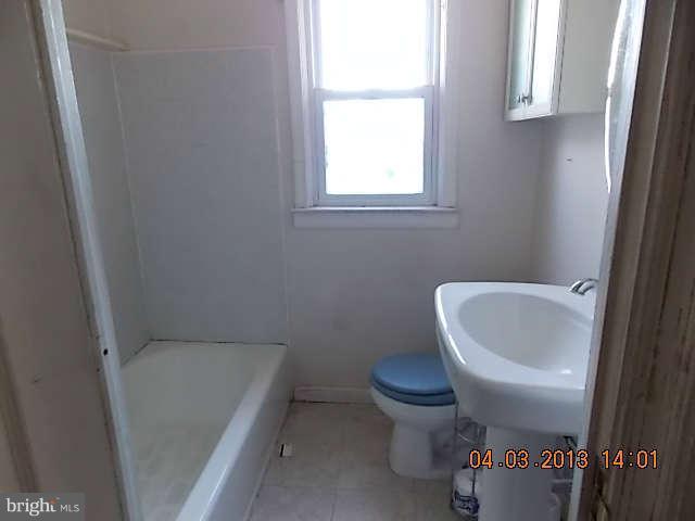 4309 Cedar Garden Road Baltimore, MD 21229 - Photo 5 of 5 Bath