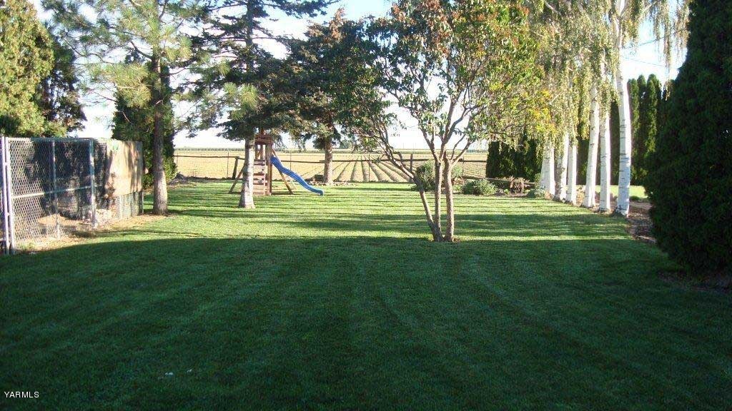 8500 Campbell Road Toppenish, WA 98948 - Photo 22 of 45 a view of a park with large trees