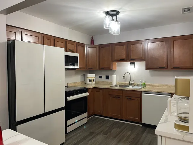 $149,900 | 22453 Pleasant Drive, Unit 13, Richton Park, IL 60471