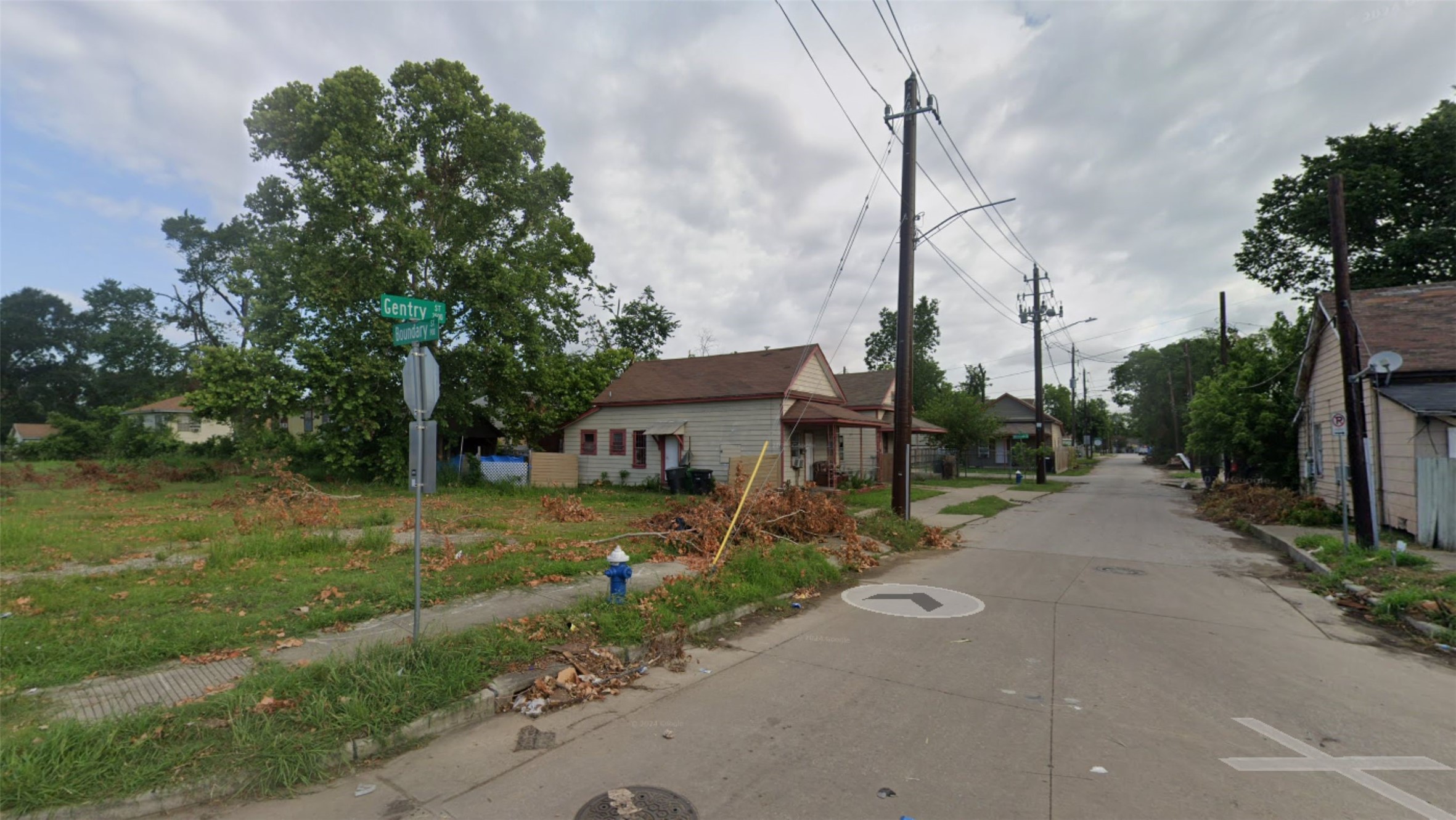 2507 Gentry Street Houston, TX 77009 - Photo 5 of 6 a view of a house next to a yard