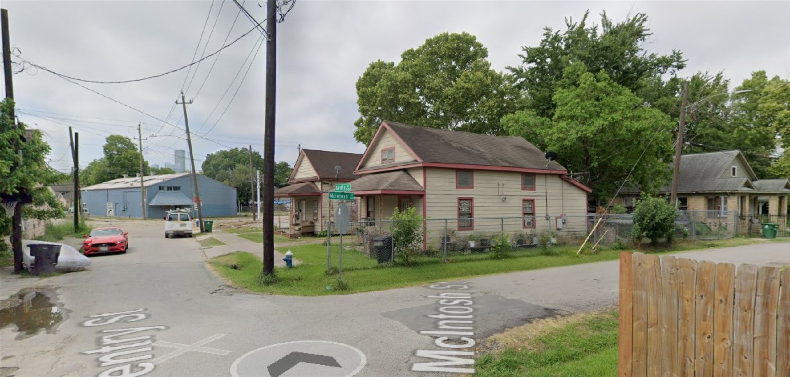 2507 Gentry Street Houston, TX 77009 - Photo 6 of 6 a front view of a house with garden