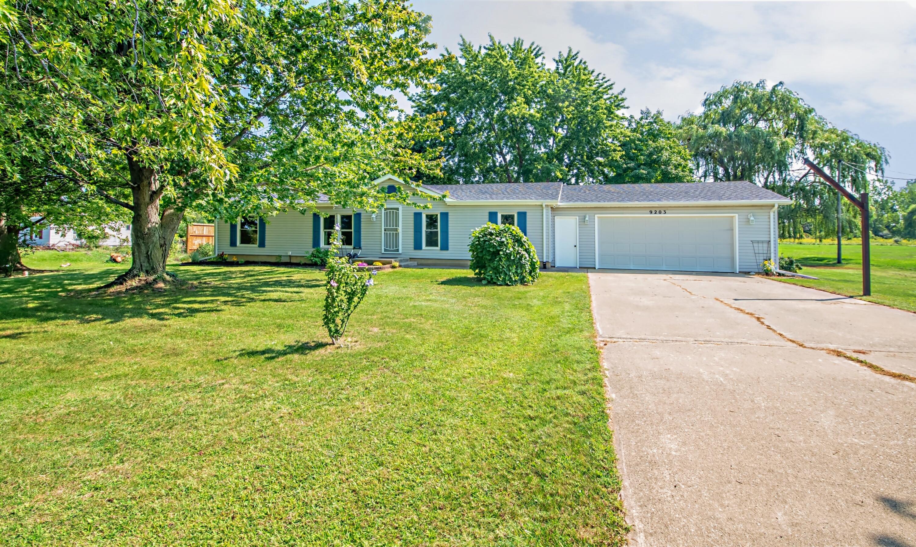 9203 Date Road Baroda, MI 49101 - Photo 2 of 35 DSC02897_