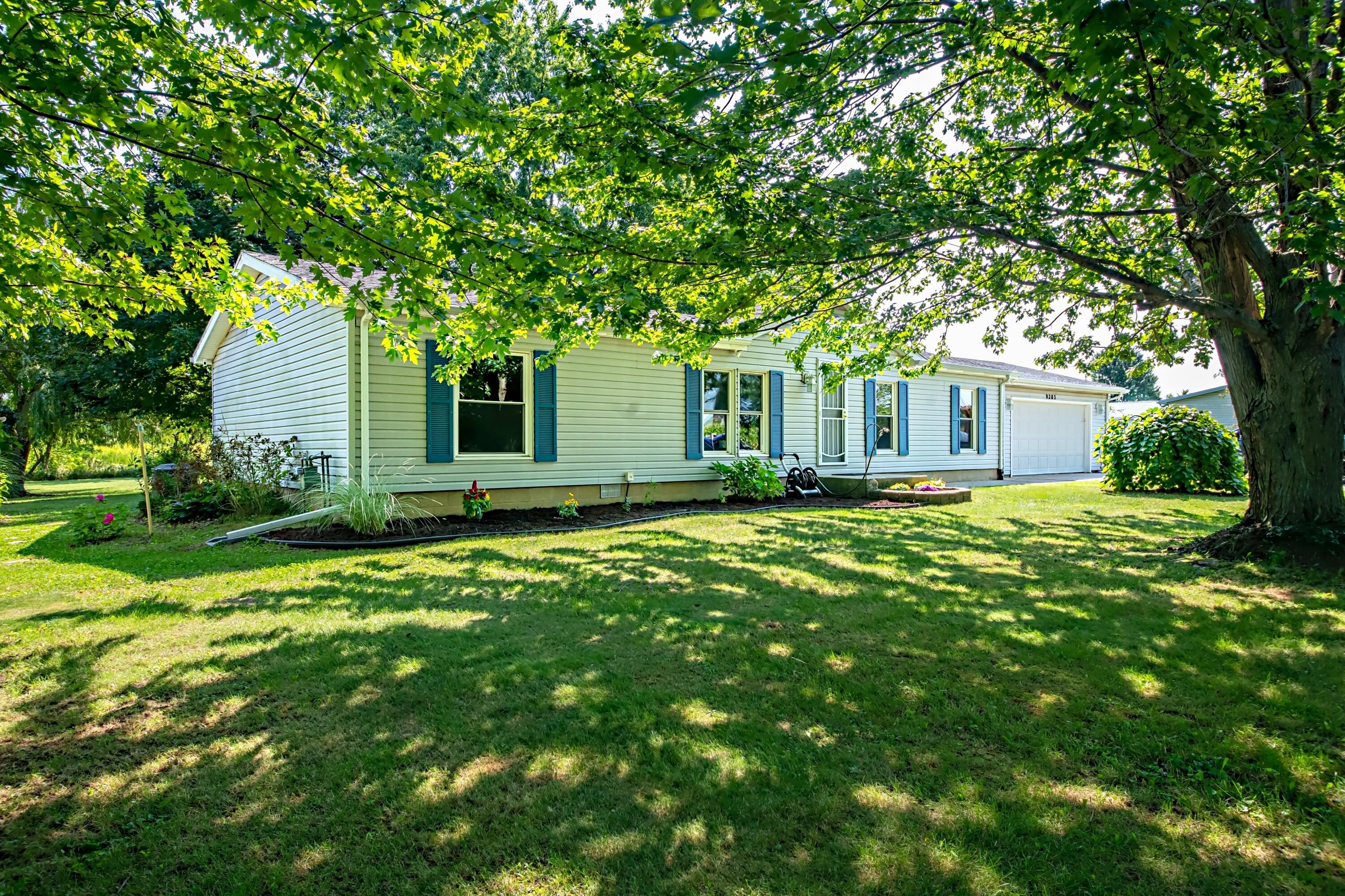9203 Date Road Baroda, MI 49101 - Photo 3 of 35 DSC02895_