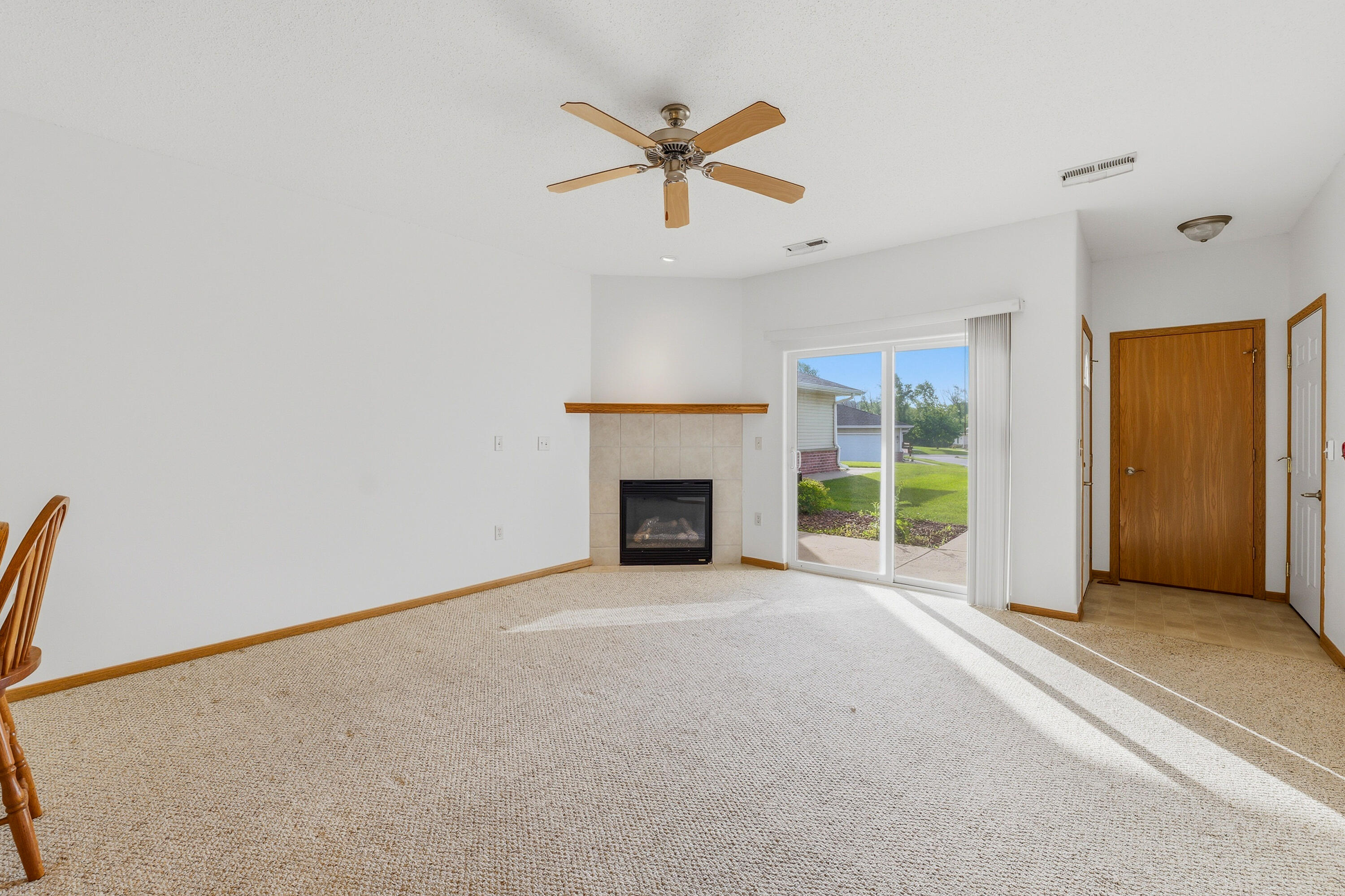 334 Brookside Drive, Unit 4 Juneau, WI 53039 - Photo 3 of 21 P1962372