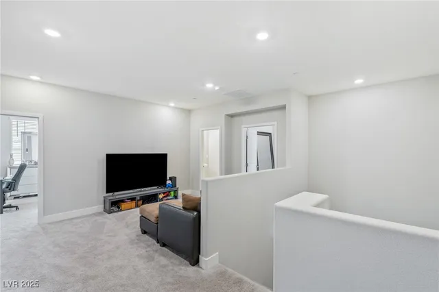 $1,239,999 | 5592 Hickory Tree Street, Las Vegas, NV 89149