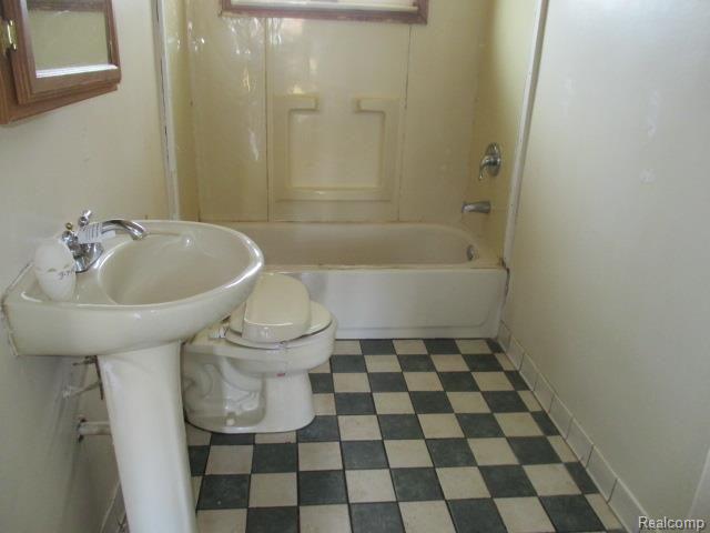 3600 Emmons Avenue Rochester, MI 48307 - Photo 15 of 23 IMG_0257.jpg