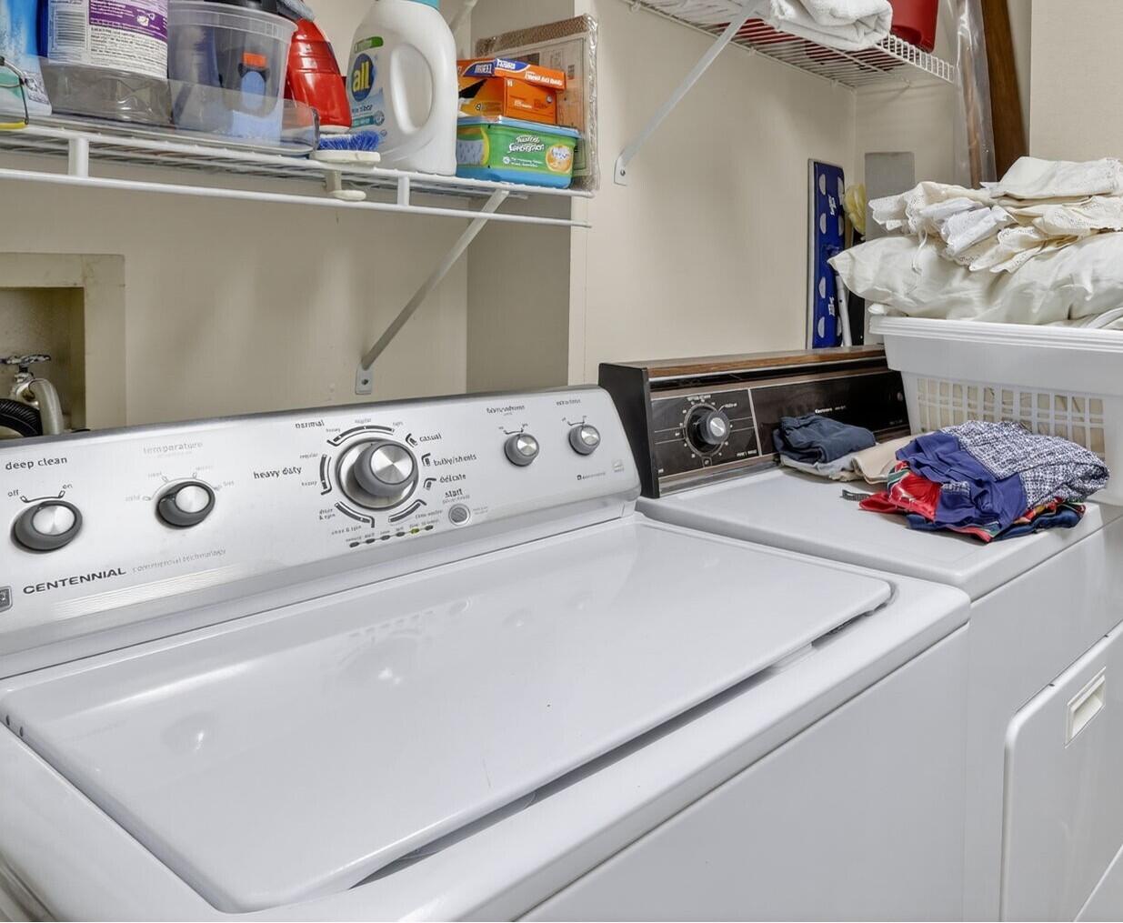5550 Witney Drive, Unit 101 Delray Beach, FL 33484 - Photo 30 of 32 Laundry