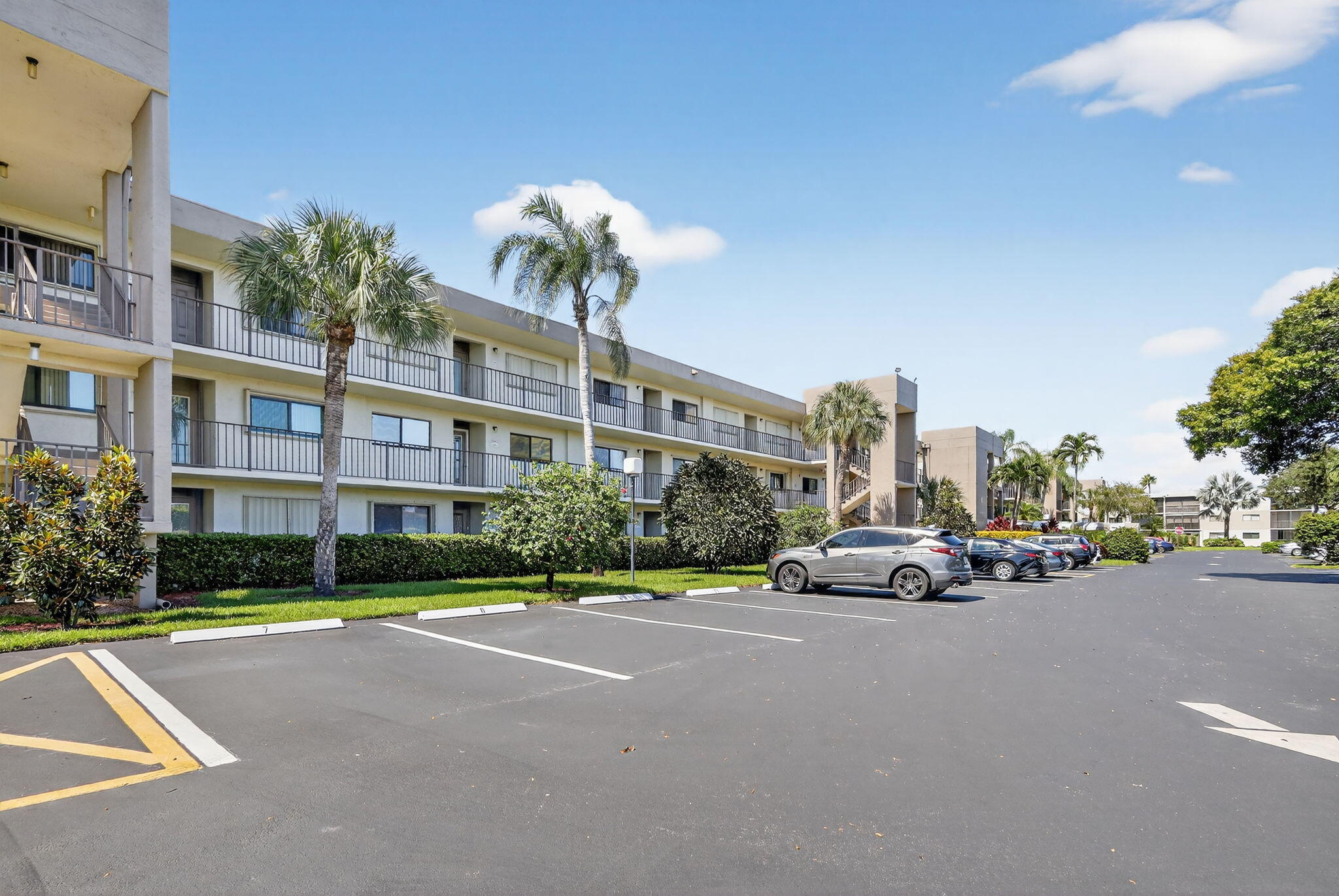 5550 Witney Drive, Unit 101 Delray Beach, FL 33484 - Photo 5 of 32 2-web-or-mls-_82A7064