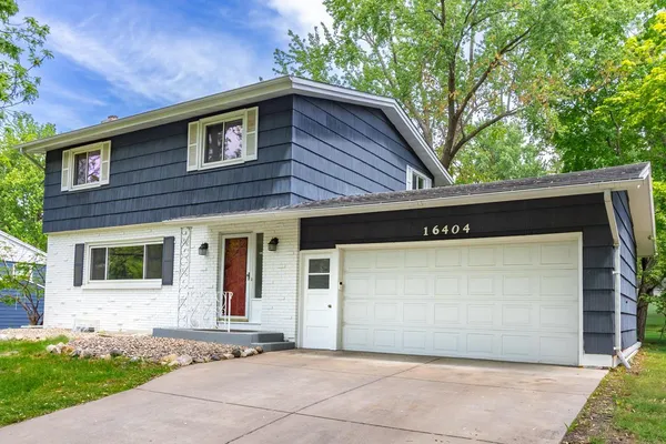 $499,900 | 16404 Temple Drive South, Minnetonka, MN 55345