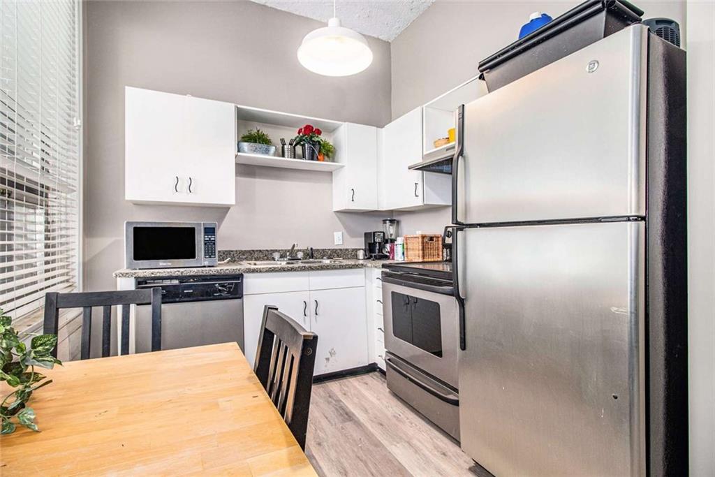20 Marietta Street Northwest, Unit 8D Atlanta, GA 30303 - Photo 5 of 6 a kitchen with a refrigerator stove and microwave