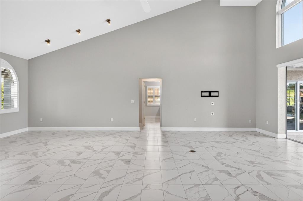 562 Ranger Lane Longboat Key, FL 34228 - Photo 15 of 96