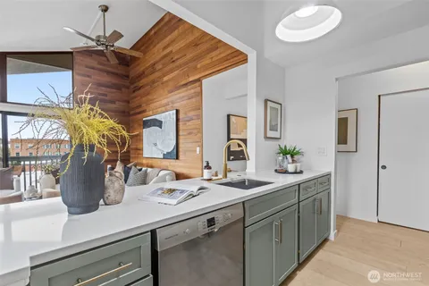 $599,950 | 4911 Fremont Avenue North, Unit 303, Seattle, WA 98103