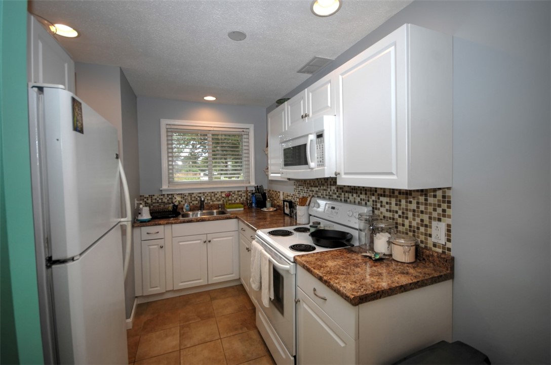 10 East Beach Road, Unit 4 Charlestown, RI 02813 - Photo 4 of 10