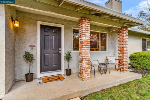 a view of house with outdoor seating space