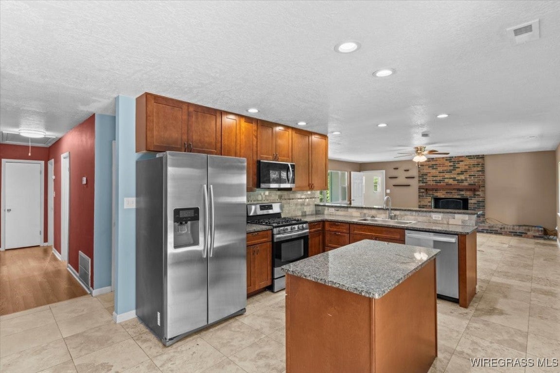 672 East Roy Parker Road Ozark, AL 36360 - Photo 9 of 28 Kitchen-Stainless steel appliances.