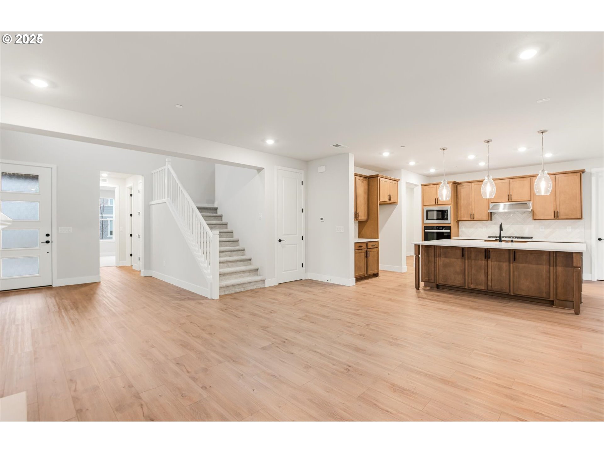 366 South 87th Avenue Ridgefield, WA 98642 - Photo 2 of 23