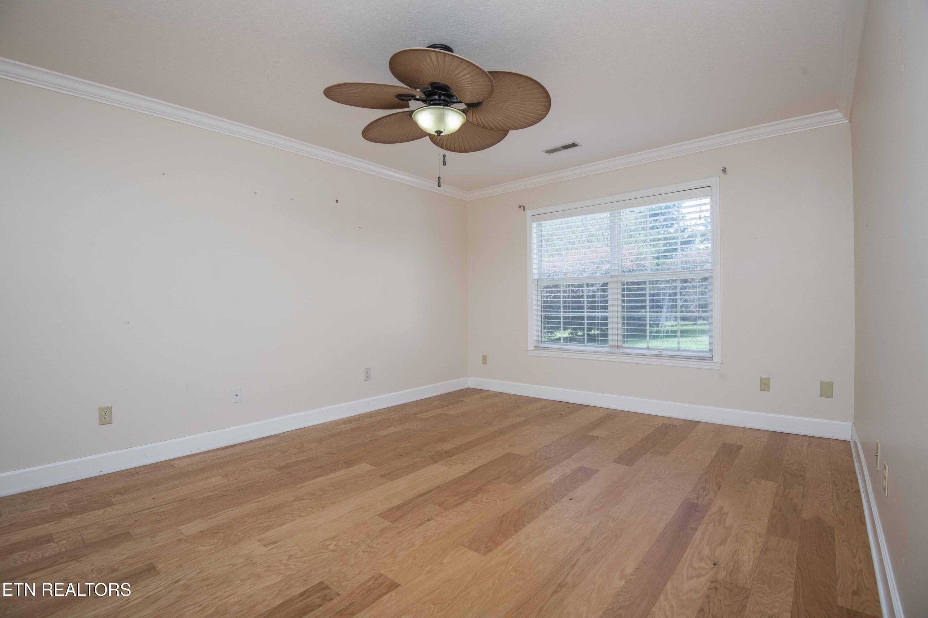 118 Channel Way Clinton, TN 37716 - Photo 19 of 46 master bed 3_1