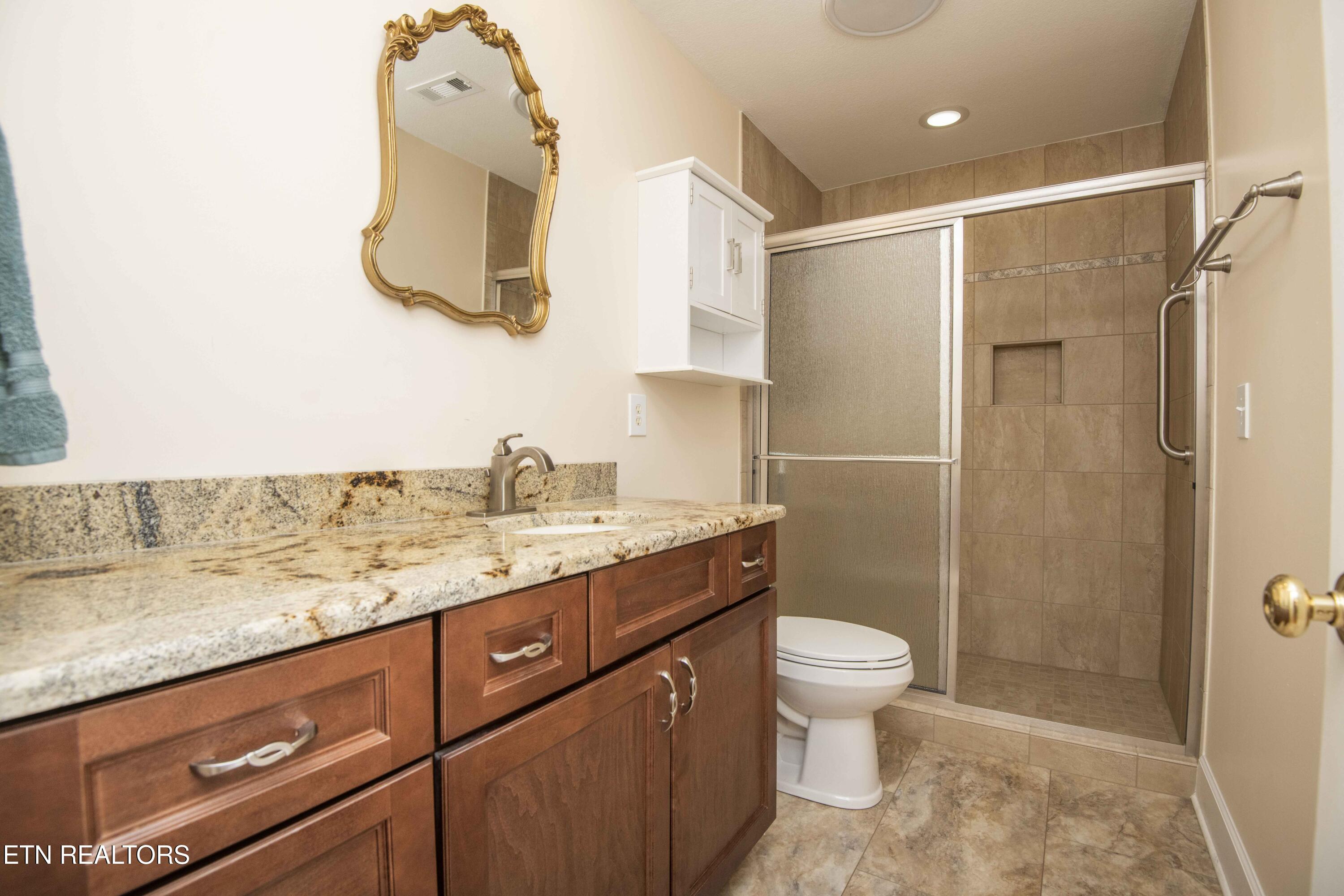 118 Channel Way Clinton, TN 37716 - Photo 22 of 46 master bath_1