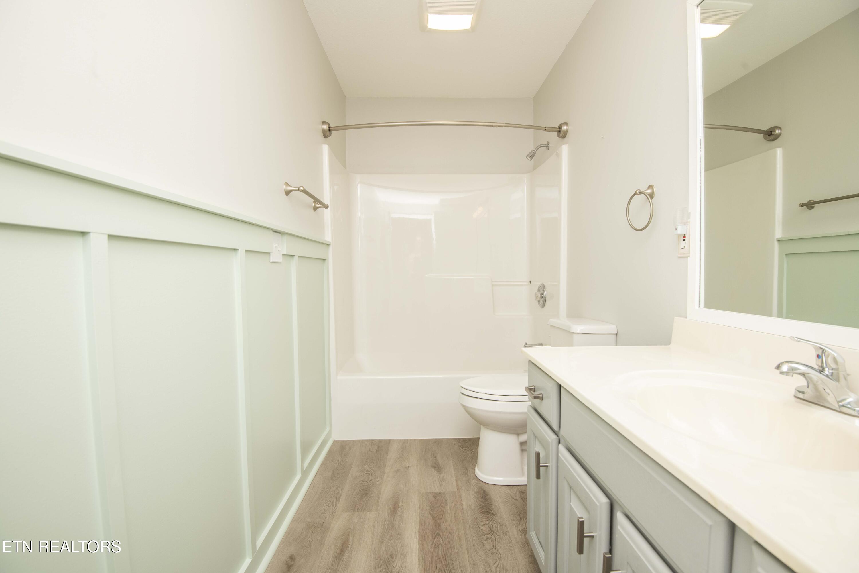 118 Channel Way Clinton, TN 37716 - Photo 27 of 46 second bath_1