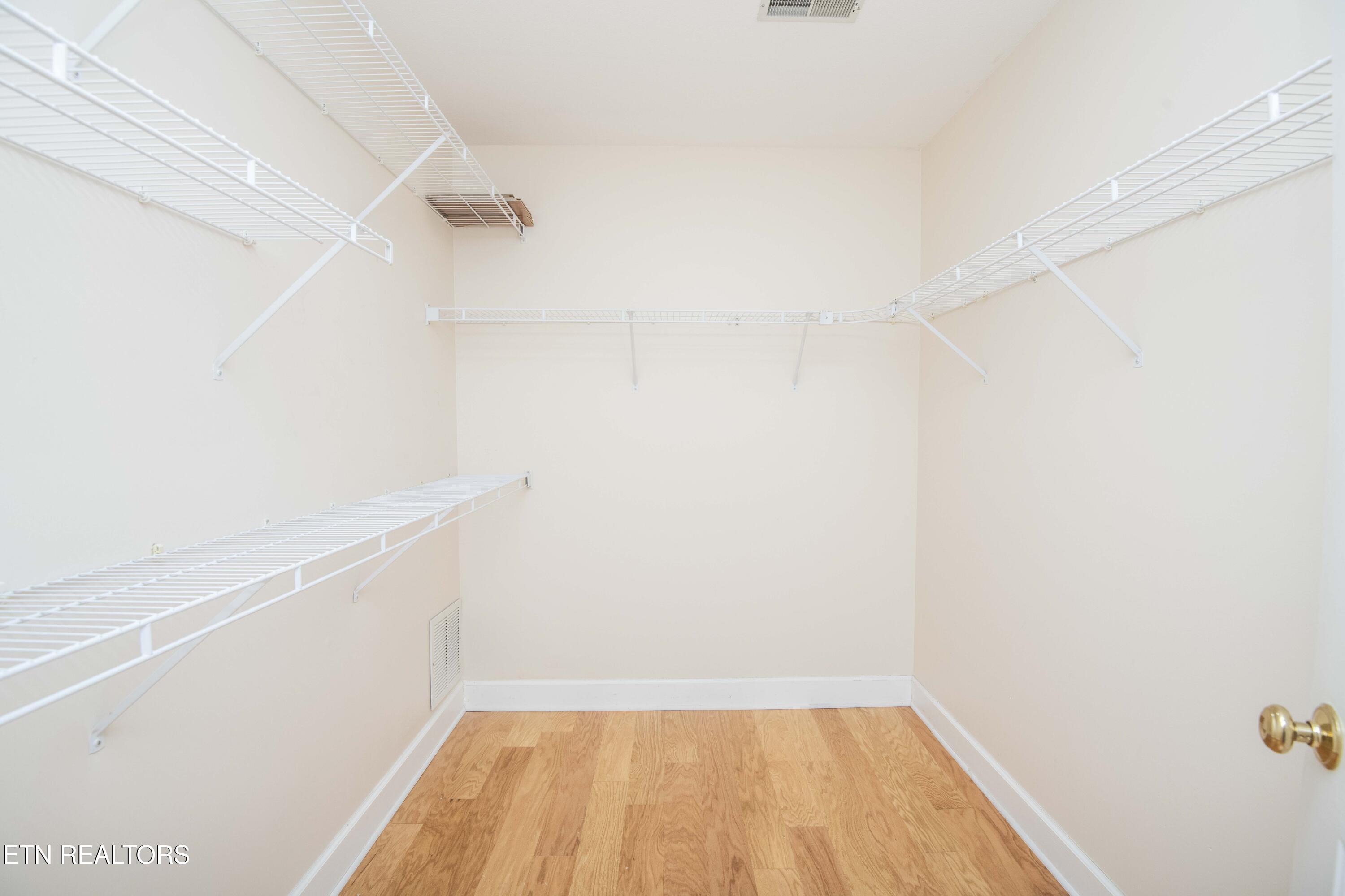 118 Channel Way Clinton, TN 37716 - Photo 37 of 46 closrt_1