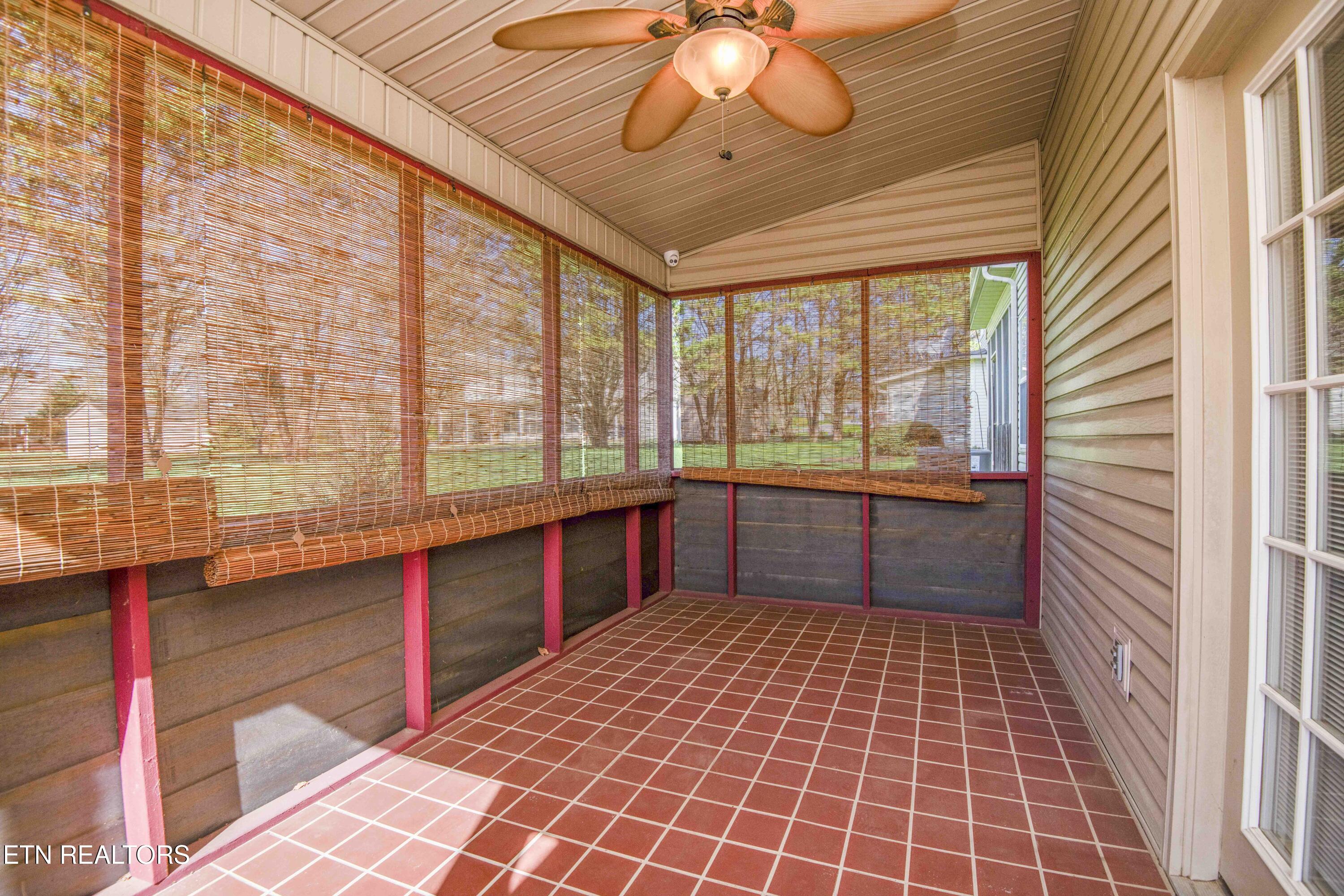 118 Channel Way Clinton, TN 37716 - Photo 38 of 46 atio 2_1