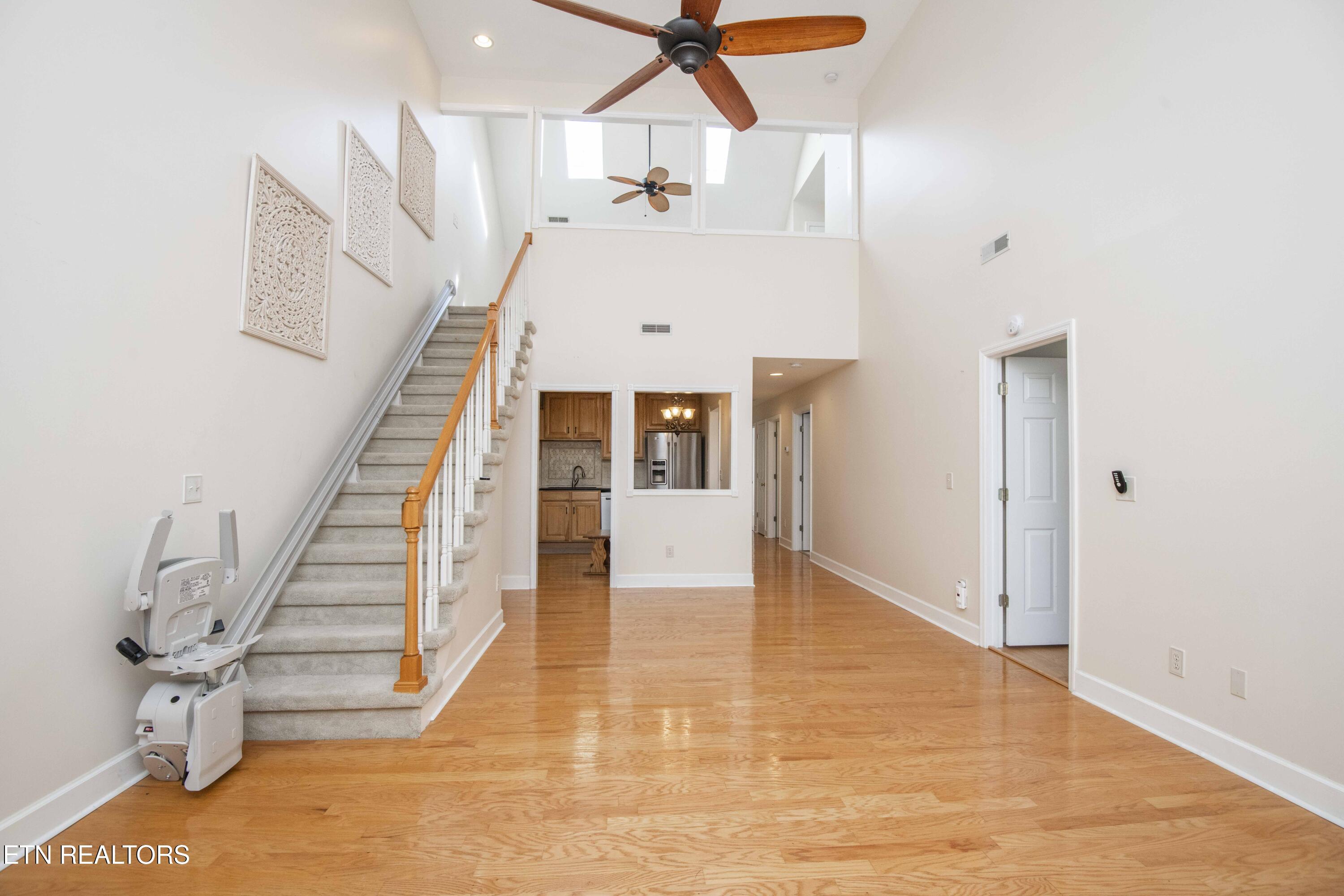 118 Channel Way Clinton, TN 37716 - Photo 5 of 46 living 1_1