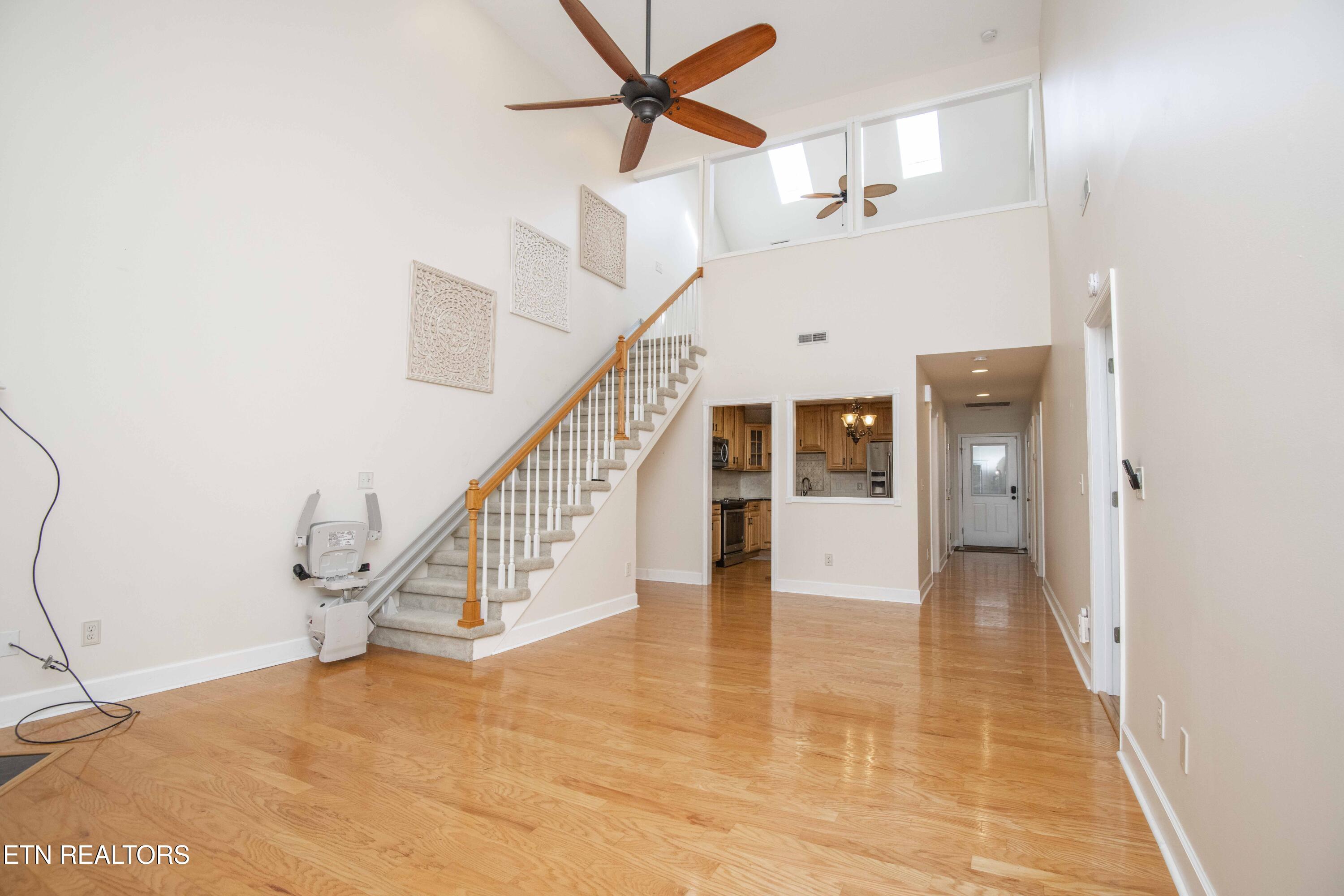 118 Channel Way Clinton, TN 37716 - Photo 6 of 46 living 2_1