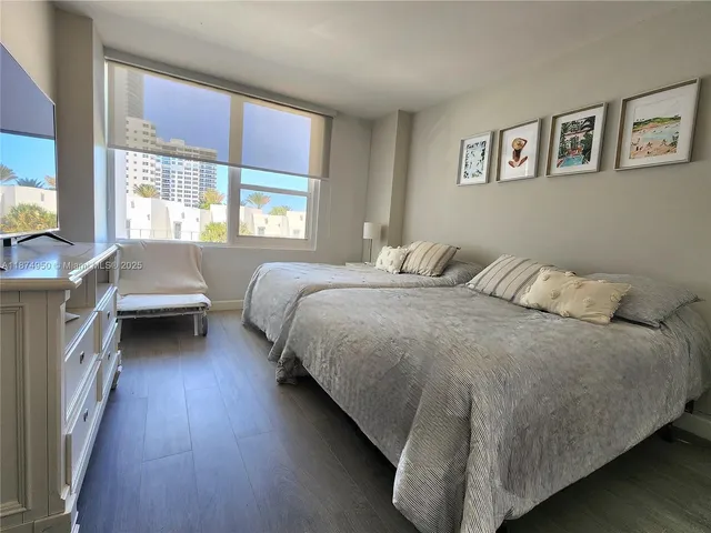 a close up view of a washer and dryer