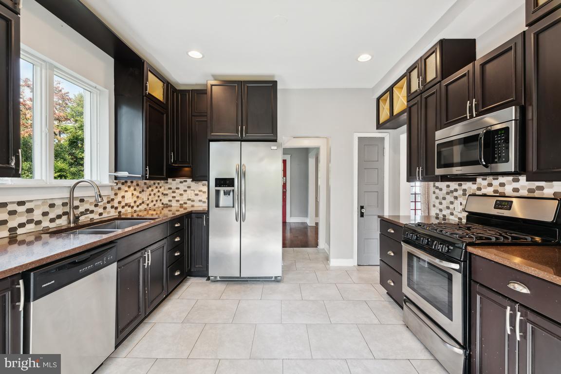 1713 Regent Road Baltimore, MD 21209 - Photo 12 of 25