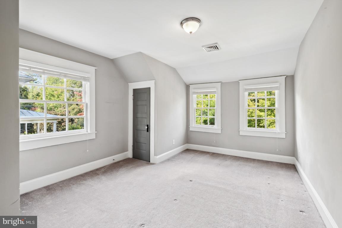 1713 Regent Road Baltimore, MD 21209 - Photo 14 of 25