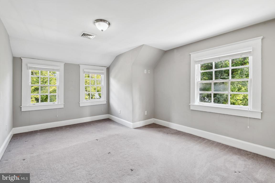 1713 Regent Road Baltimore, MD 21209 - Photo 16 of 25