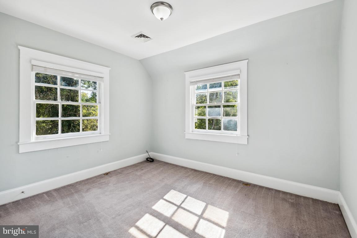1713 Regent Road Baltimore, MD 21209 - Photo 18 of 25