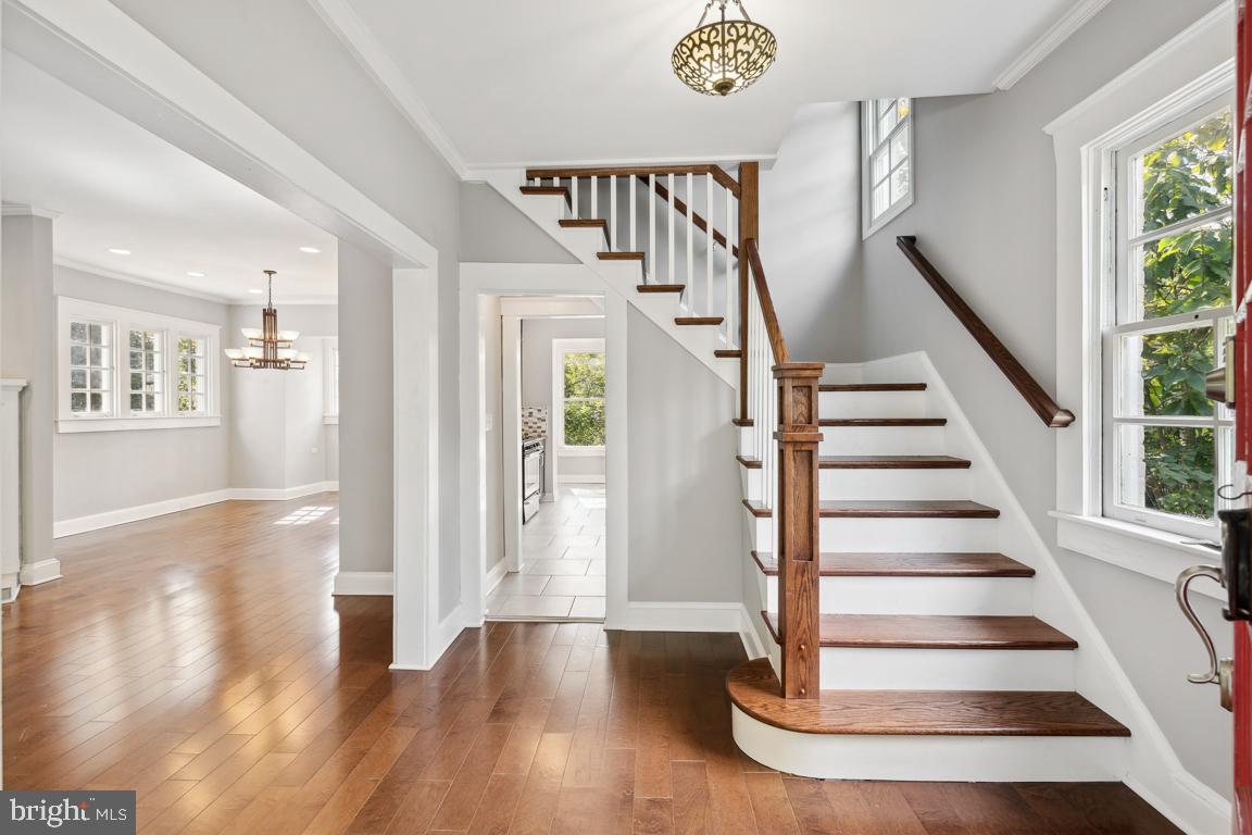 1713 Regent Road Baltimore, MD 21209 - Photo 4 of 25