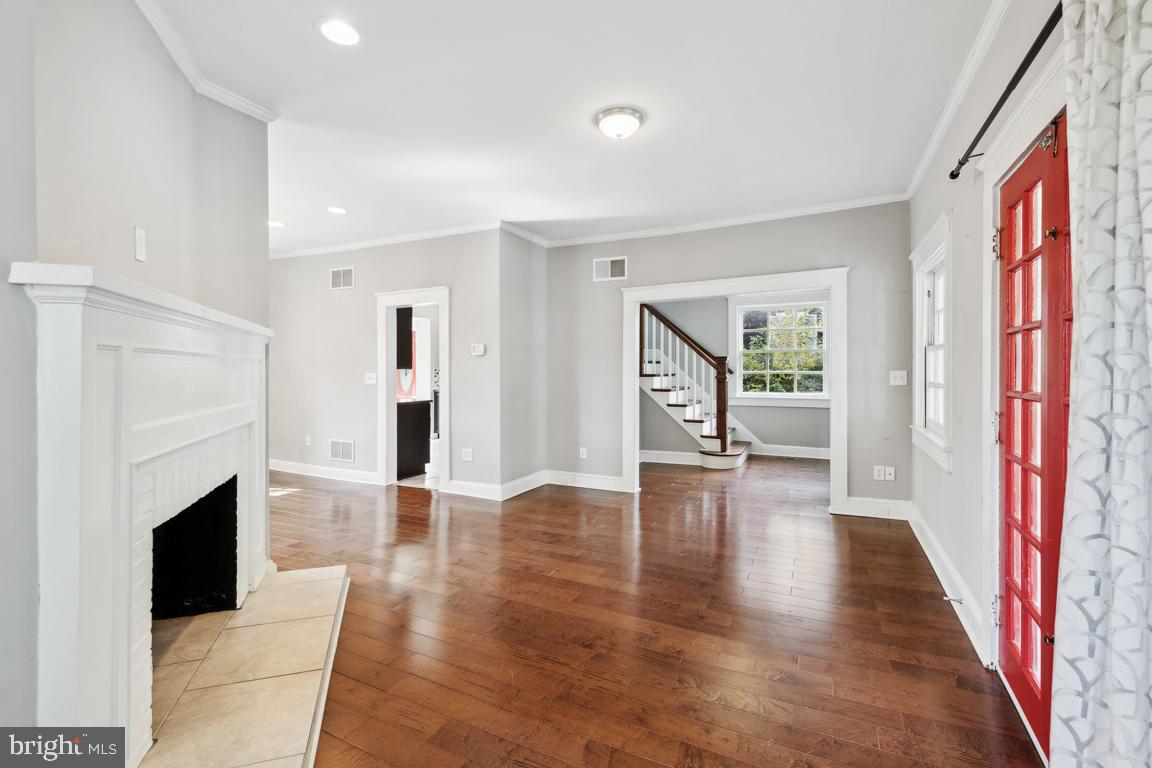 1713 Regent Road Baltimore, MD 21209 - Photo 8 of 25