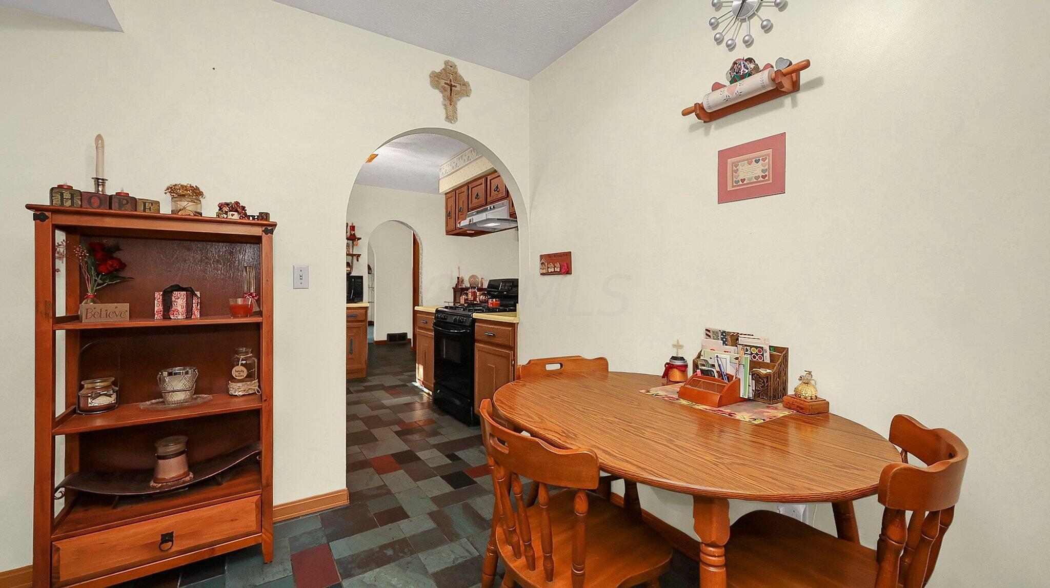 6237 Feder Road Columbus, OH 43228 - Photo 15 of 45 18-web-or-mls-6237-feder-rd