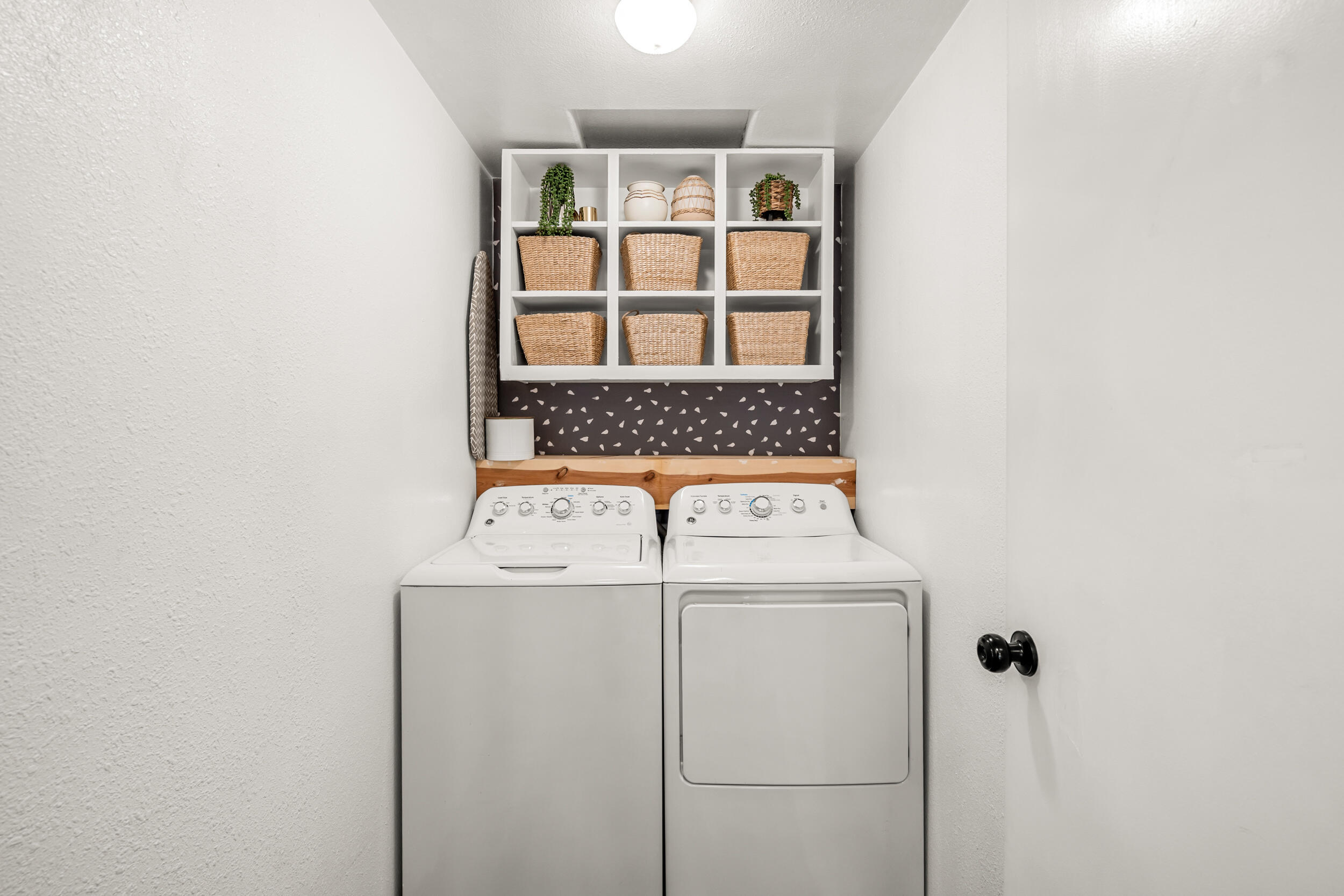 642 Upper River Road Central Point, OR 97502 - Photo 23 of 50 Laundry Room