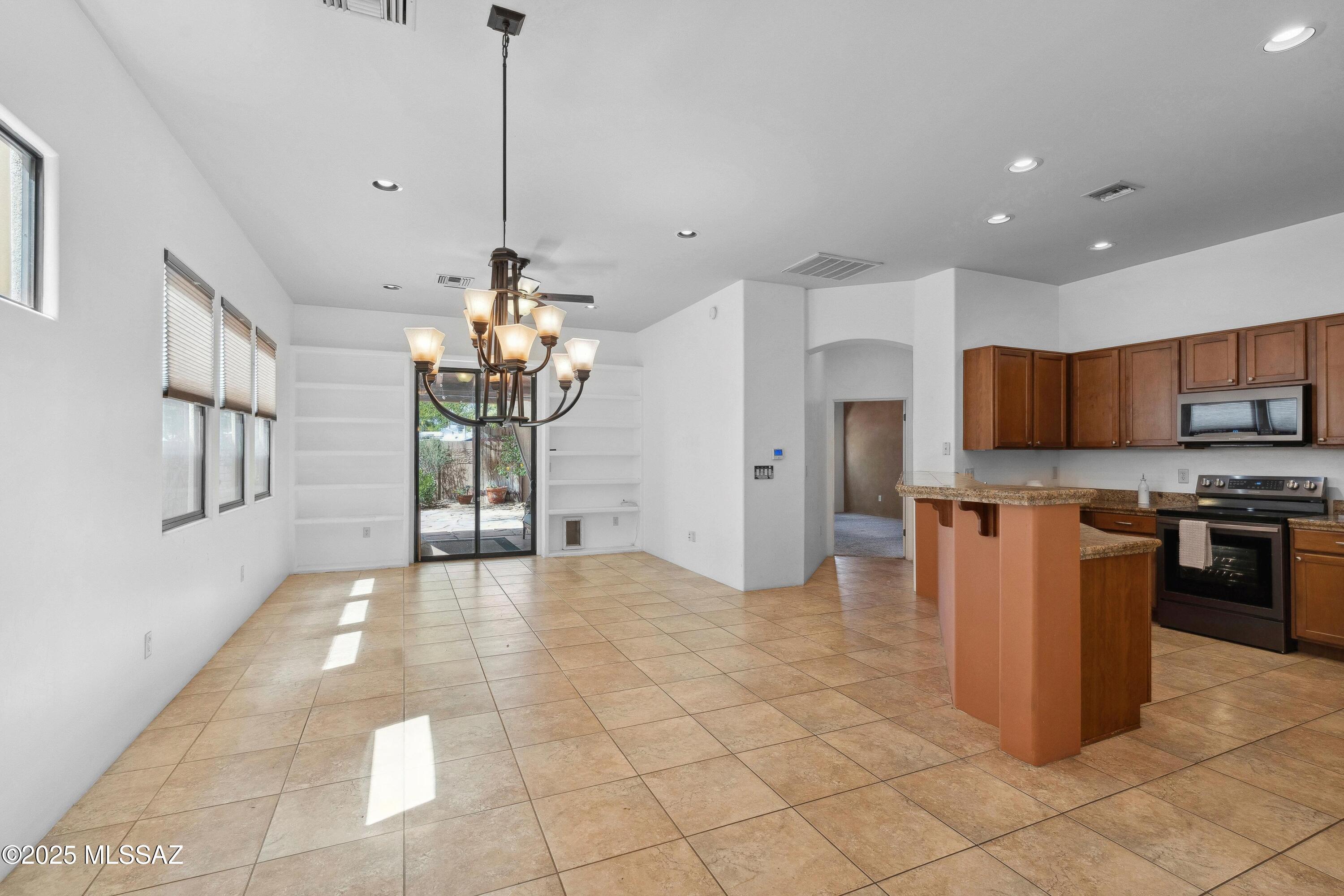 385 East Cedarvale Road Tucson, AZ 85704 - Photo 4 of 30