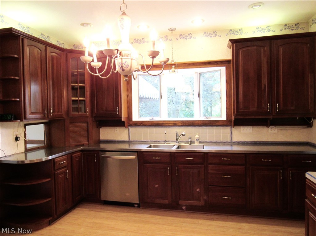 2564 Copley Road Akron, OH 44321 - Photo 2 of 35