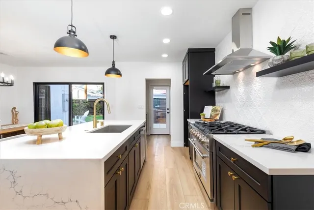a kitchen that has a lot of cabinets in it