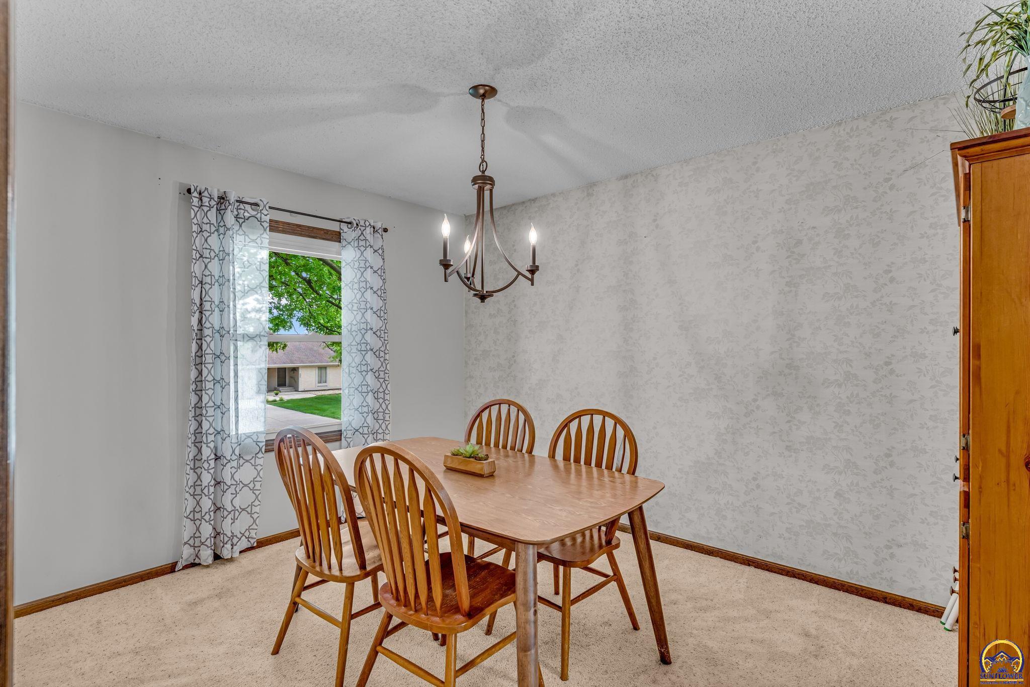 3901 Southwest Nottingham Road Topeka, KS 66610 - Photo 11 of 44