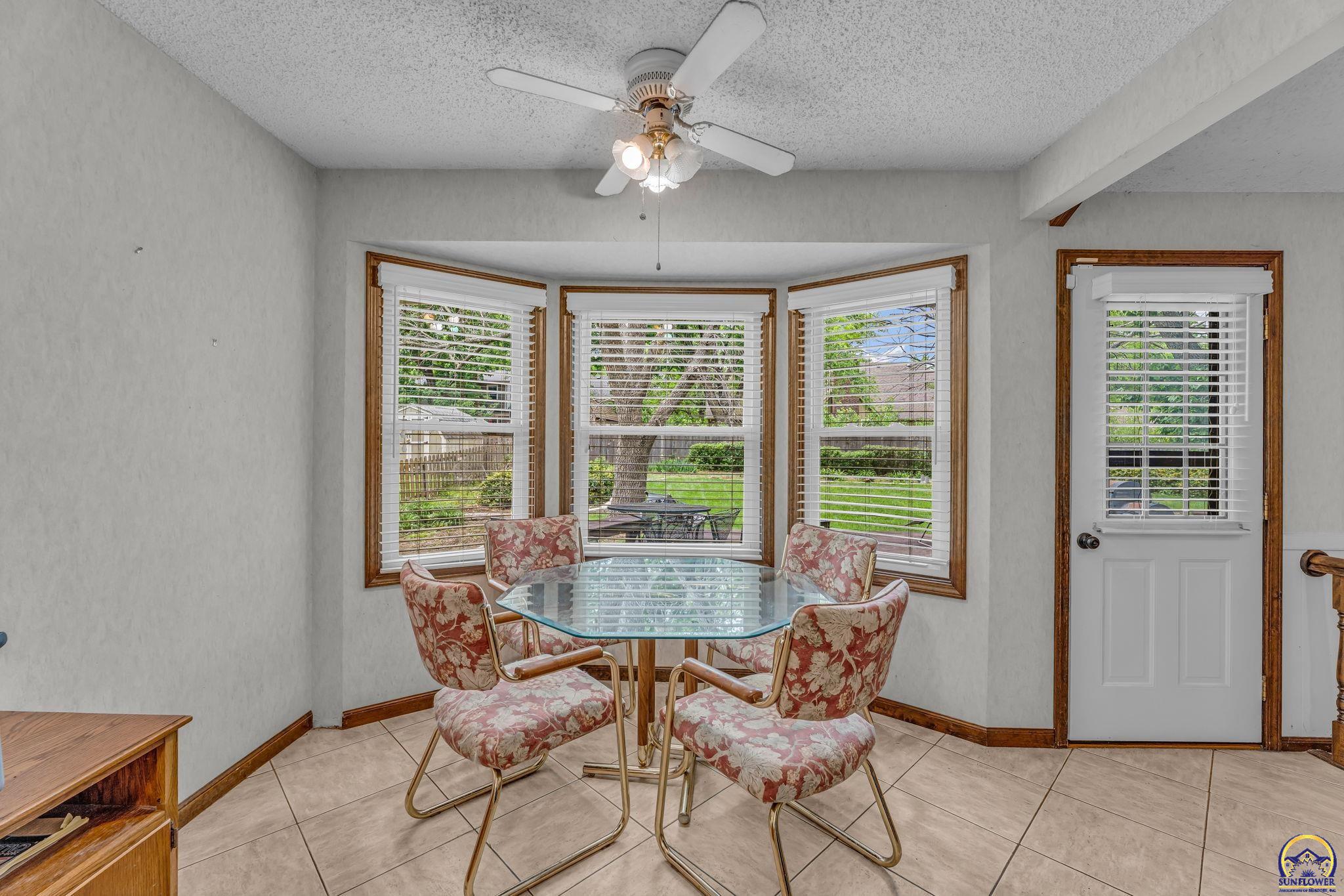 3901 Southwest Nottingham Road Topeka, KS 66610 - Photo 15 of 44