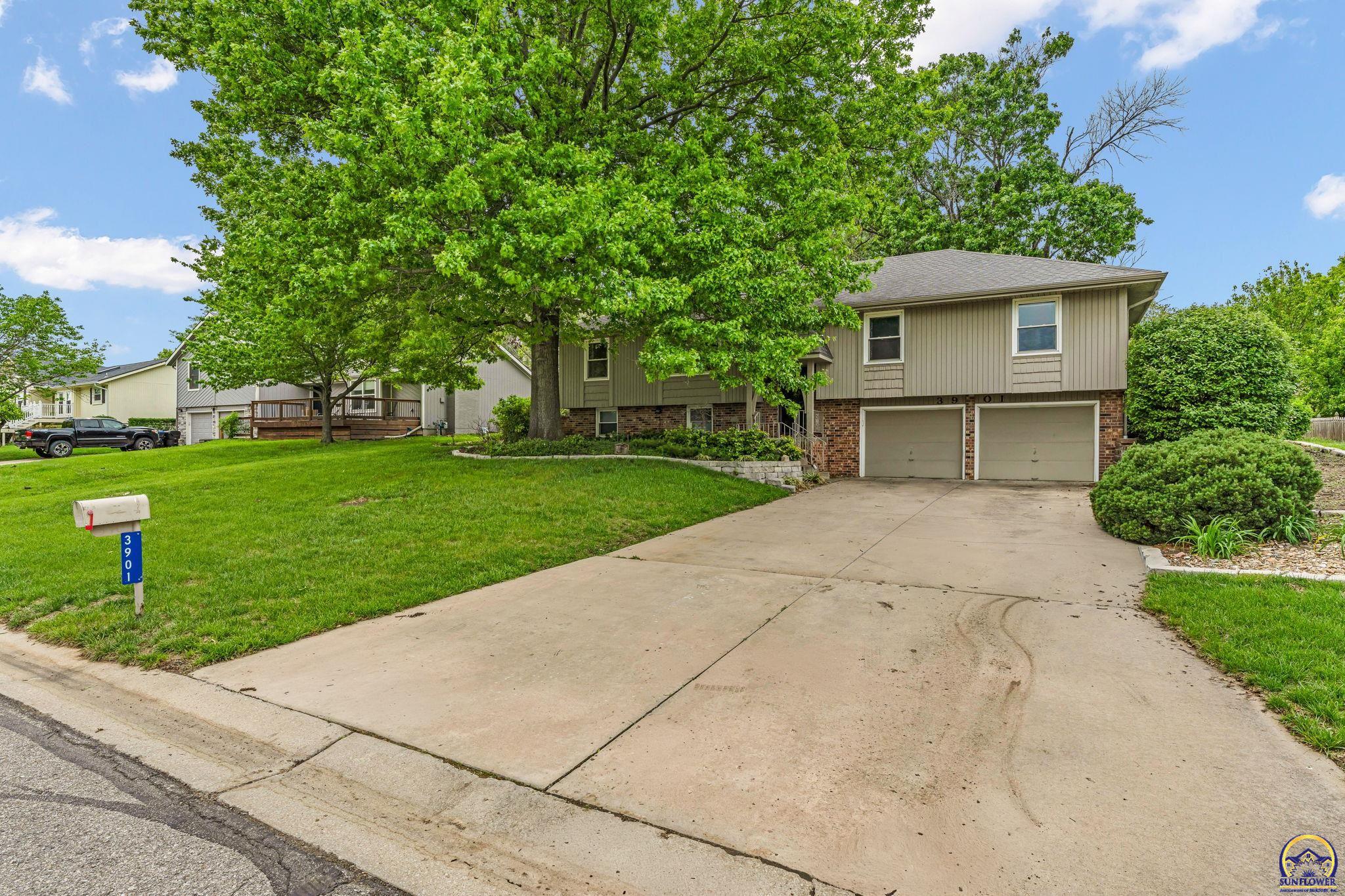 3901 Southwest Nottingham Road Topeka, KS 66610 - Photo 2 of 44